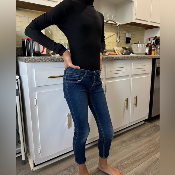 GUESS Skinny Jeans and bodysuit Set - Picture 1 of 9